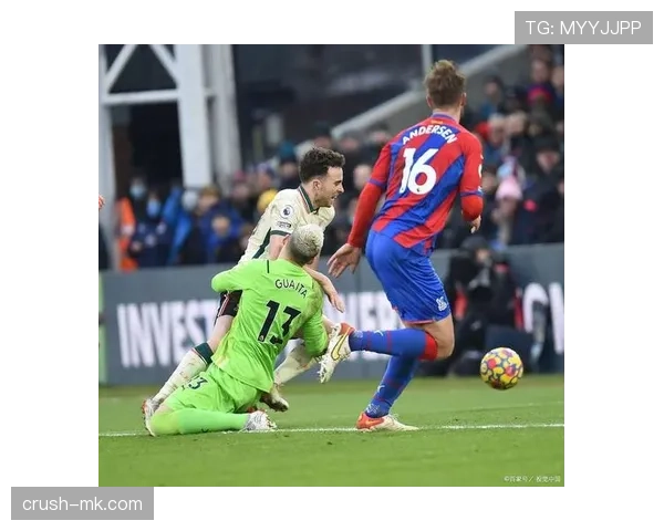 曼联防线稳固表现引发关注，球队争冠之路信心增强